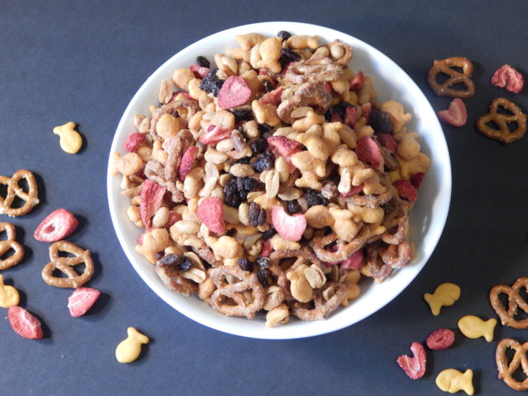 goldfish-peanut-butter-jelly-snack-mix-far-from-normal