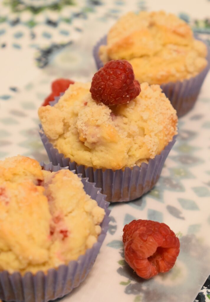bakery style raspberry streusel muffins 