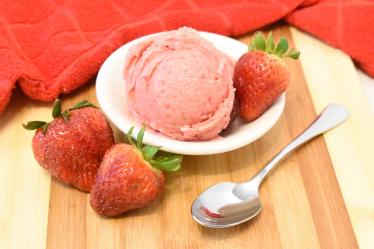 Homemade Strawberry Frozen Yogurt