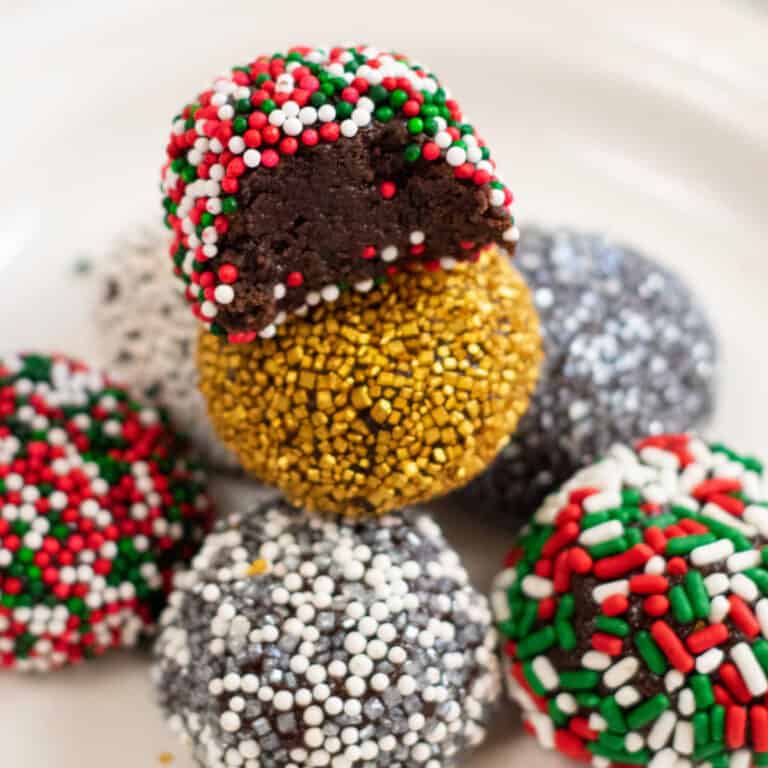 No-Bake Christmas Brownie Truffles